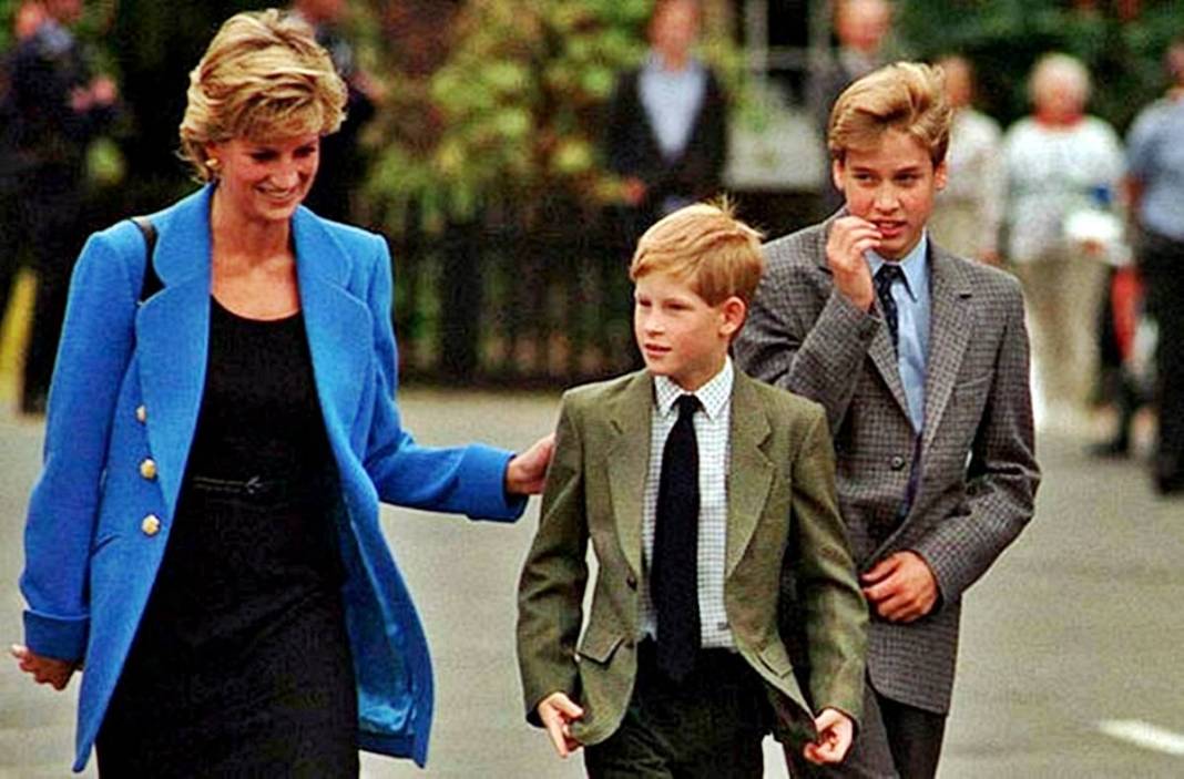 Prenses Diana'nın 100 yıl sonra açılması planlanan kapsülünü açtılar! 5
